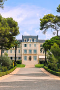 Eden Roc Print of the luxurious Hotel du Cap Eden Roc in Antibes surrounded by lush greenery and palm trees.